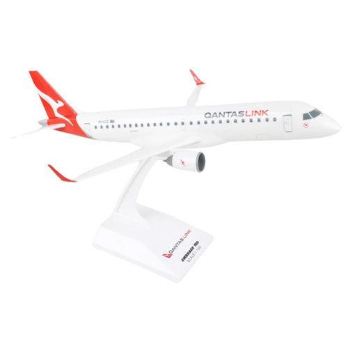 Skymarks QANTAS E190 1/100 Scale Model